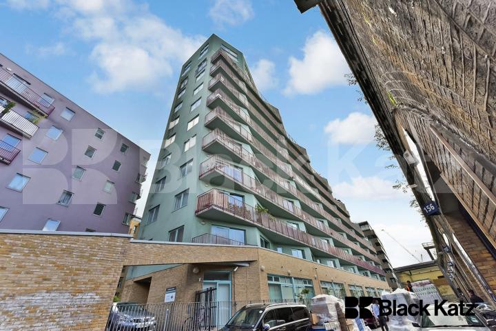 24 hour concierge, roof terrace & inclusive of water rates South Central Steedman Street, Elephant and Castle